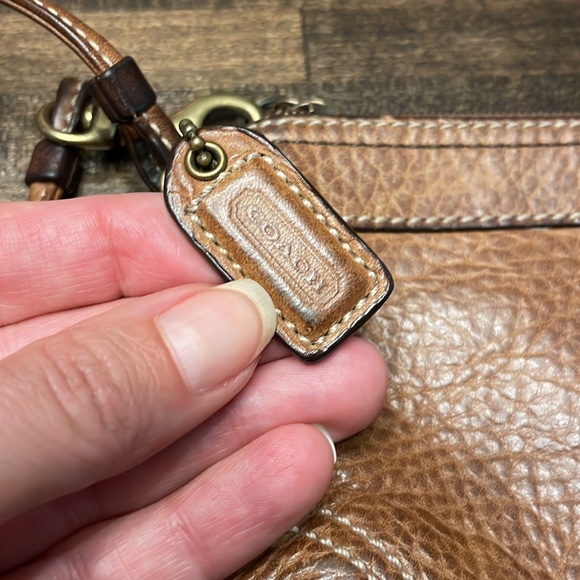 Vintage authentic Coach mini leather wristlet - Picture 3 of 10